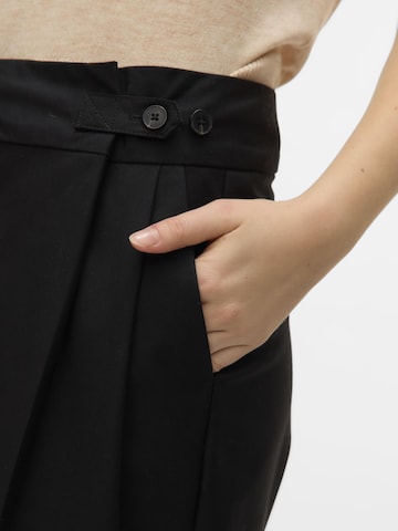 VERO MODA regular Bukser med lægfolder 'VMNikki' i sort