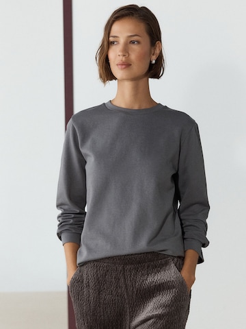 Next Shirt in Grey: front