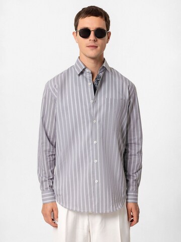 Coupe regular Chemise 'Mattia' Antioch en gris : devant