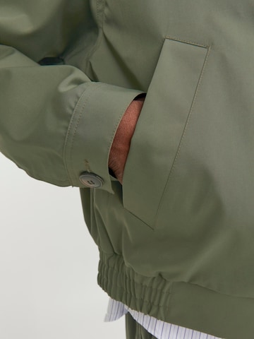 JACK & JONES Демисезонная куртка 'Santorini Harrington' в Зеленый