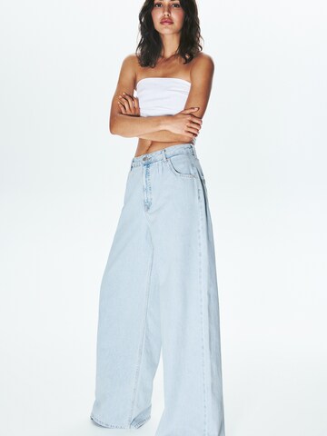 Pull&Bear Широки крачоли Дънки в синьо