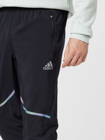 ADIDAS SPORTSWEAR - Tapered Calças de desporto 'Saturday Wind' em preto