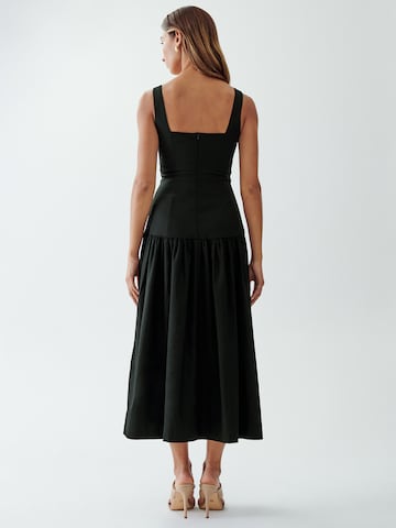 Willa Dress 'QIN' in Black: back