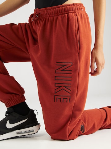 Nike Sportswear - Regular Calças em laranja