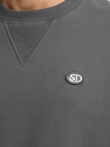 !Solid Collegepaita 'SDVARRO' värissä harmaa