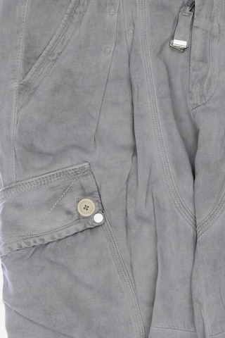 HIGH Jeans in 27-28 in Grey