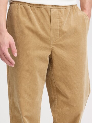 !Solid Regular Chinohose in Beige