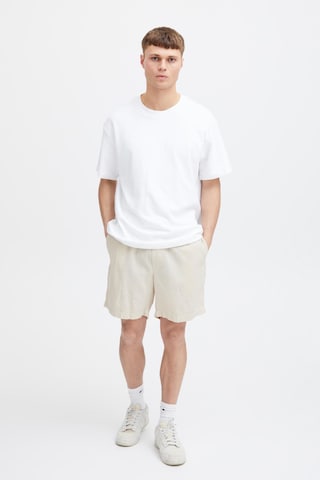 !Solid Regular Chino 'Frevne' in Beige