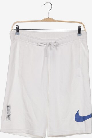 NIKE Shorts 33 in Weiß: predná strana