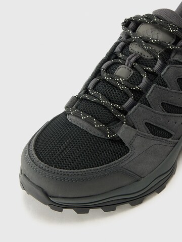 COLUMBIA Ниски обувки 'REDMOND™ IV' в черно