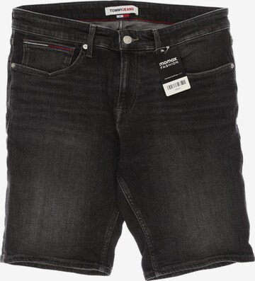 Tommy Jeans Shorts in 33 in Black: front