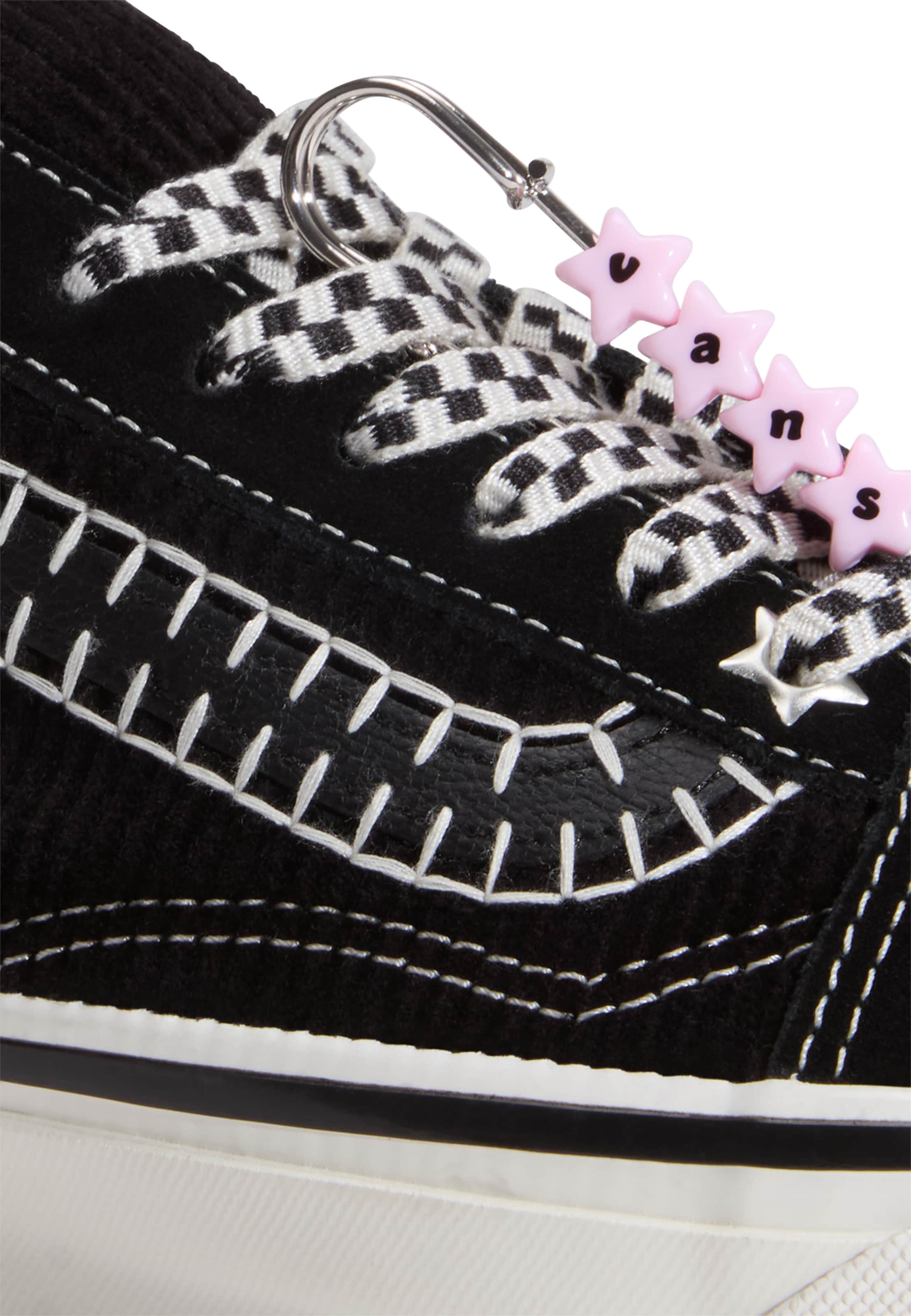 Baskets basses 'Old Skool Charms' VANS en noir