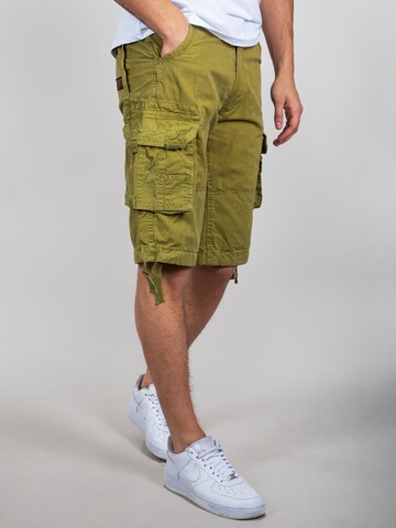 ALPHA INDUSTRIES Loosefit Shorts 'Jet' in Grün