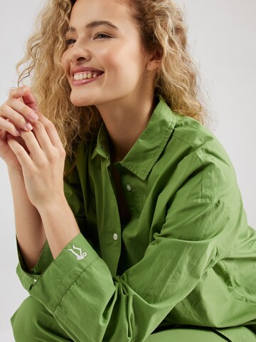 Pijama 'Aura' de la BeckSöndergaard pe verde
