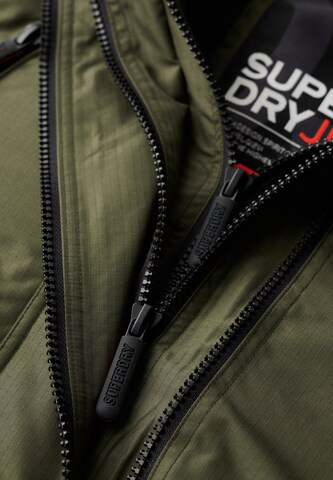 Veste mi-saison 'Mountain' Superdry en vert