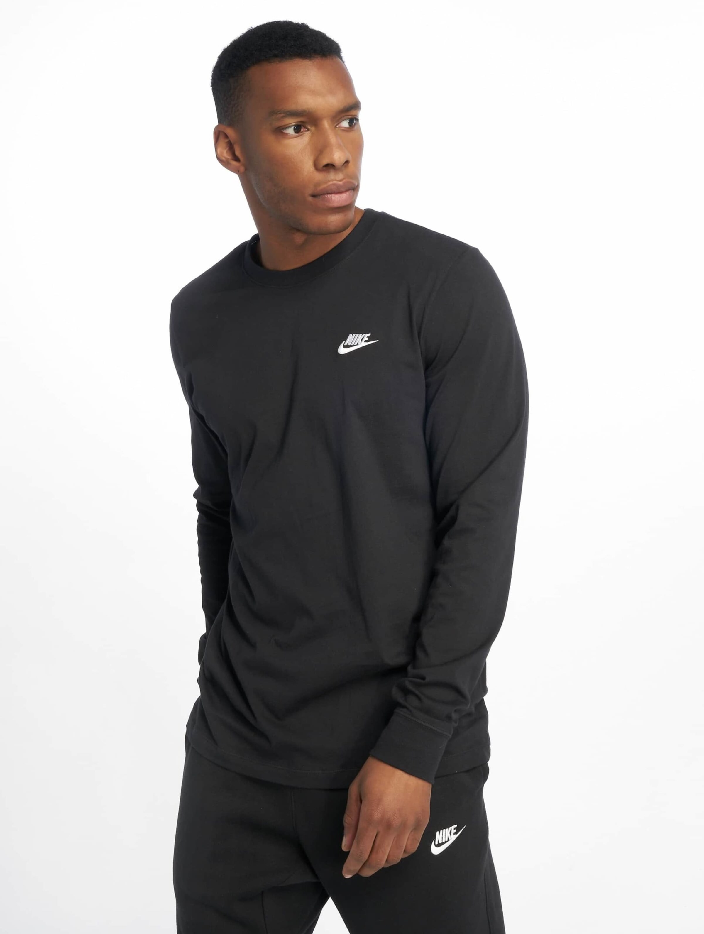 Nike Sportswear Koszulka 'Club' w kolorze czarny: bok