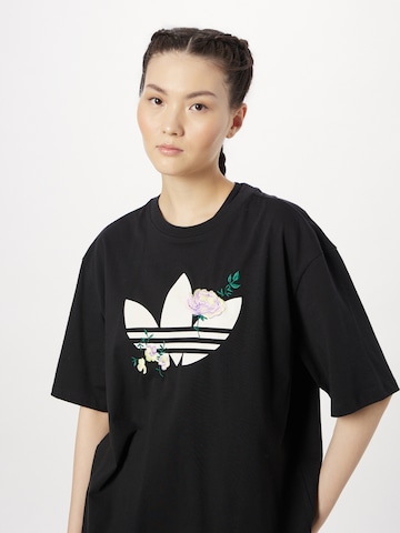 Tricou supradimensional 'FLOWER' de la ADIDAS ORIGINALS pe negru