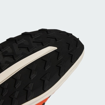 Chaussure de course 'Agravic Lite' ADIDAS TERREX en blanc