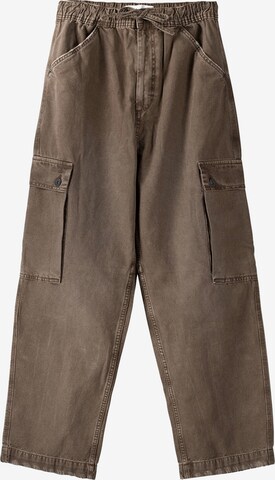 Bershka Loose fit Cargo trousers in Brown: front