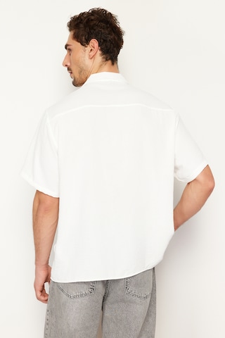 Trendyol Comfort fit Koszula w kolorze biały