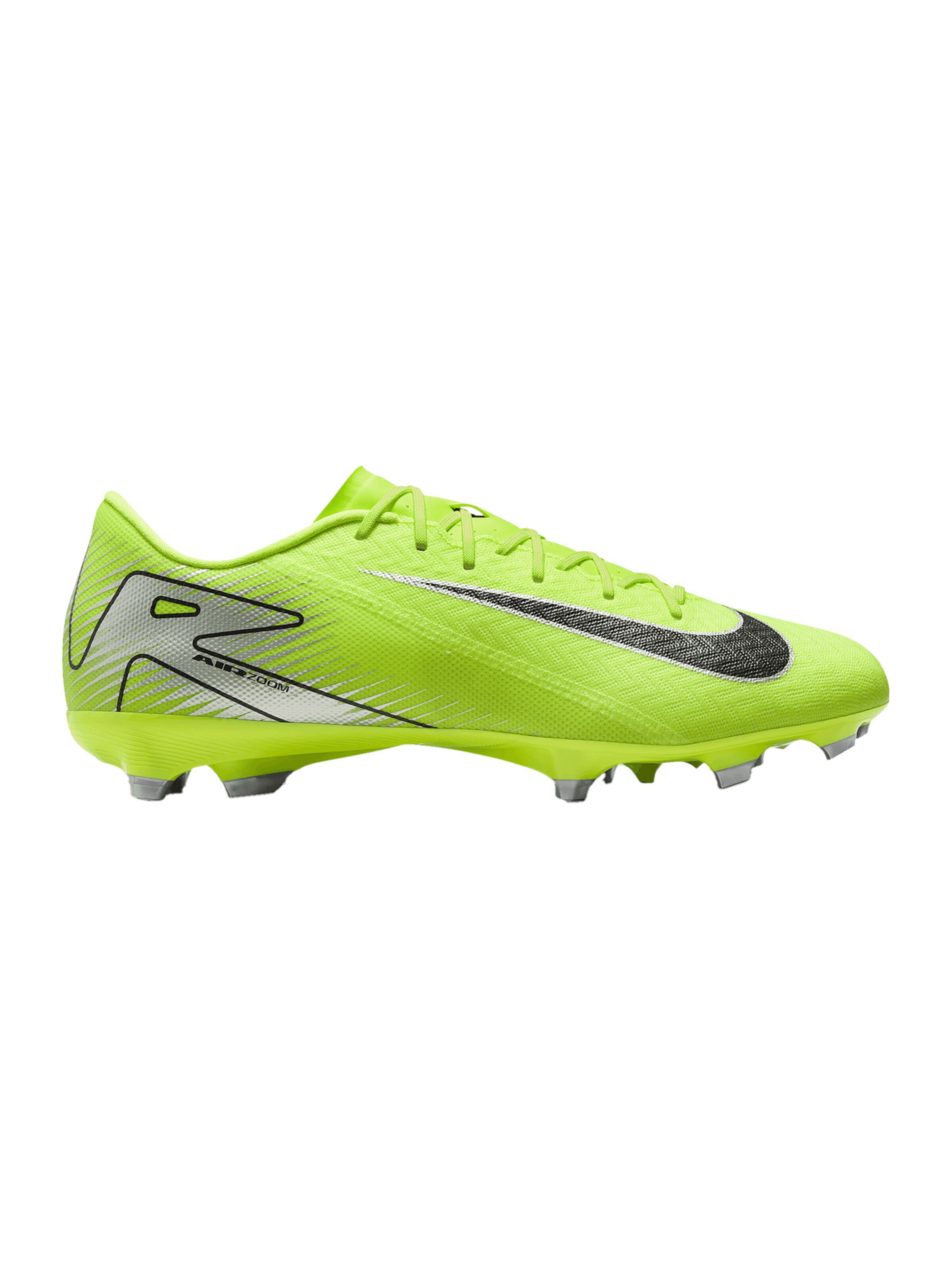 NIKE Soccer Cleats in Green