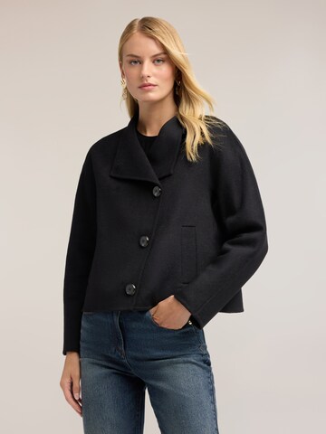 Cappotto invernale di MOTIVI in nero