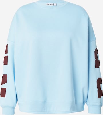Sweat-shirt 'PCFANY' PIECES Curve en bleu : devant