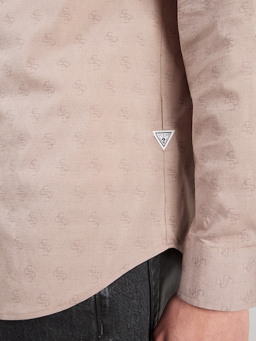 GUESS Regular Fit Paita värissä harmaa