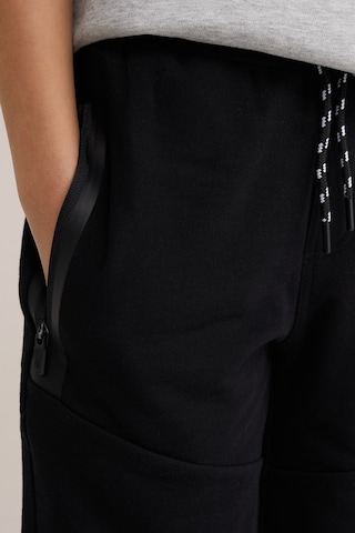WE Fashion Regular Shorts in Schwarz