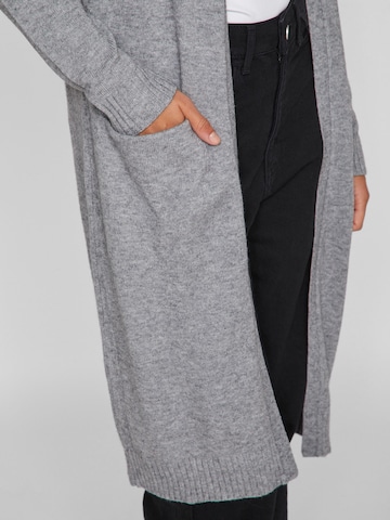 Cardigan 'VIRil' VILA en gris