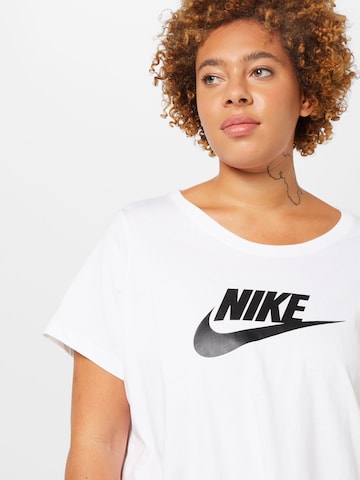 T-shirt fonctionnel Nike Sportswear en blanc