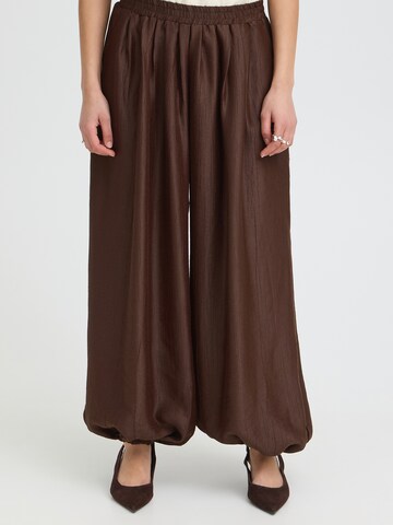 ICHI - Tapered Pantalón 'IHBALLOON' en marrón: frente