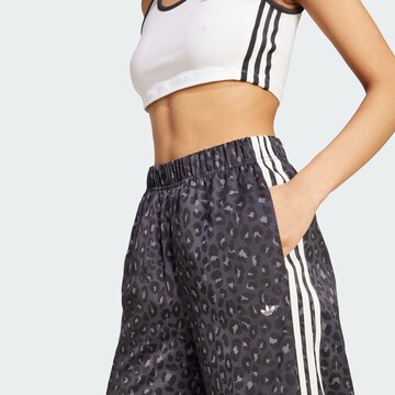 ADIDAS ORIGINALS Wide Leg Hose in Braun
