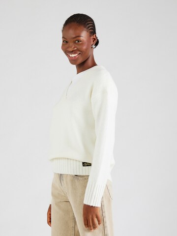 Pull-over 'ESSENTIAL' Superdry en blanc : devant