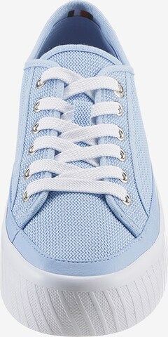 TOMMY HILFIGER Sneaker in Blau