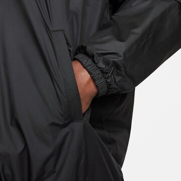 Nike Sportswear Between-season jacket 'Club Coaches' in Black