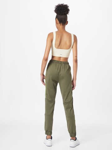 Tapered Pantaloni di FILA in verde