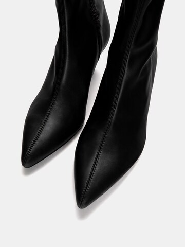 Pull&Bear Stiefelette in Schwarz