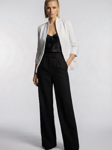 AVENUE N°29 - Blazer 'Structured Boucle Blazer' en blanco