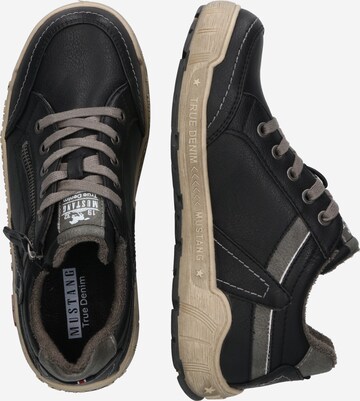 MUSTANG Sneakers laag in Zwart