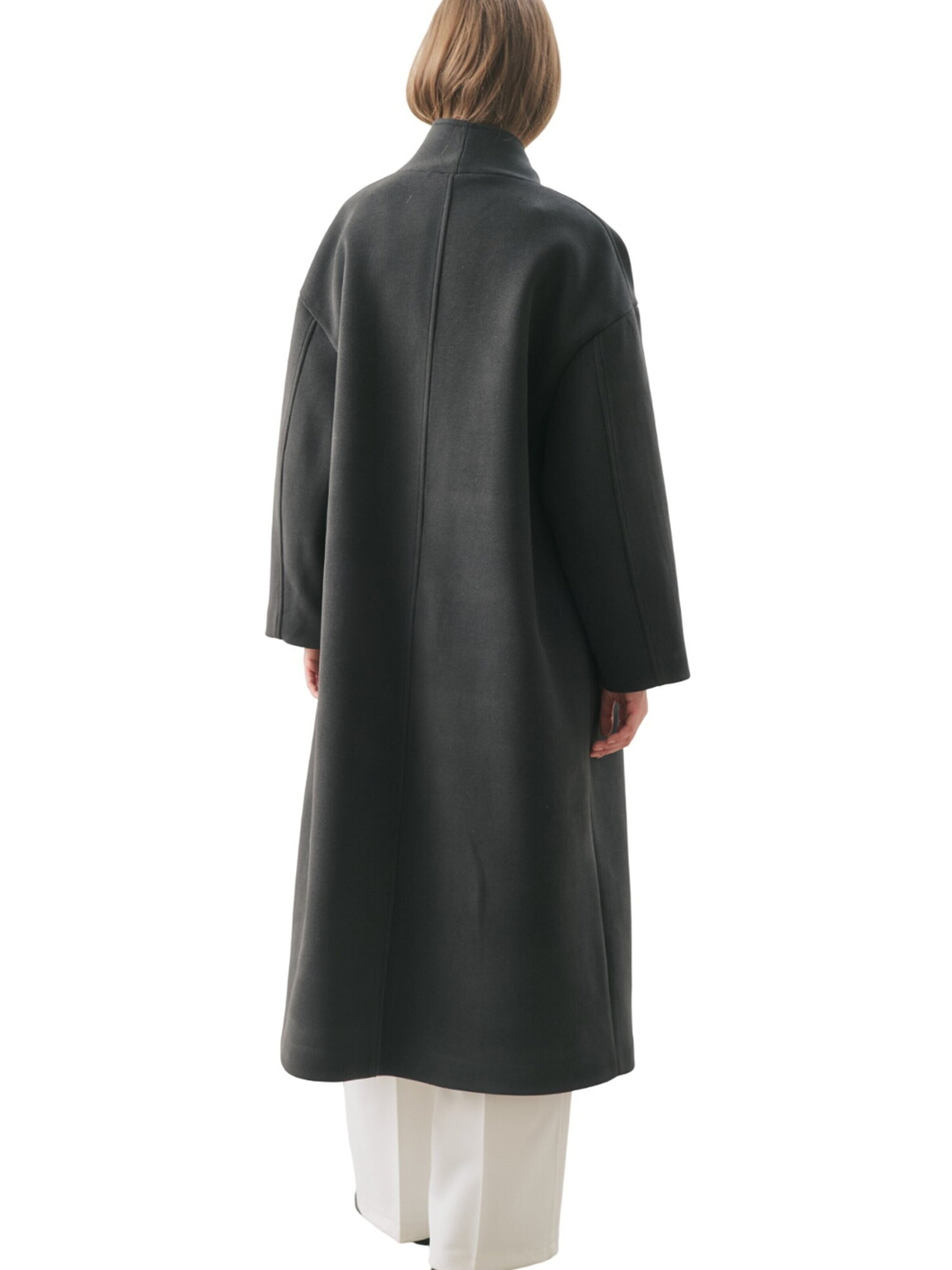 MANUKA Between-seasons coat in Black