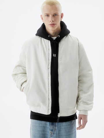 Veste mi-saison Pull&Bear en blanc : devant