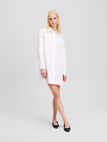 Abito camicia di Karl Lagerfeld in bianco