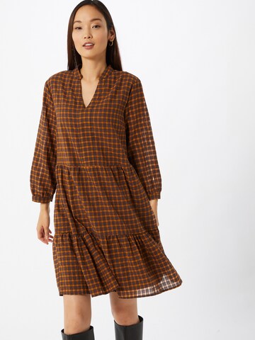 Robe-chemise 'Filia' ONLY en marron : devant