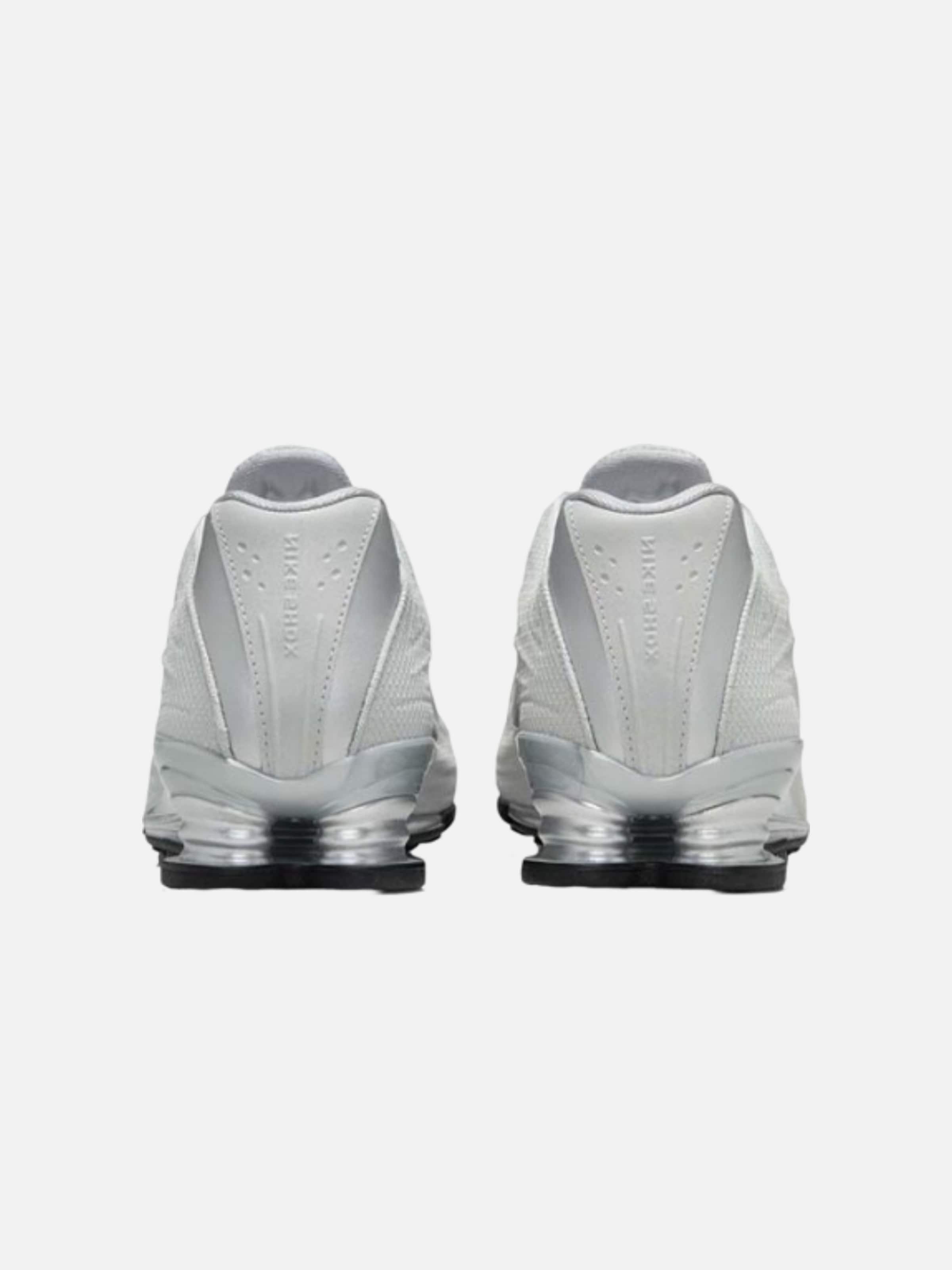 Sneaker bassa 'Nike Shox Z Metallic Silver' di NIKE in grigio