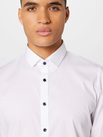 Coupe slim Chemise business 'No. 6 Six' OLYMP en blanc