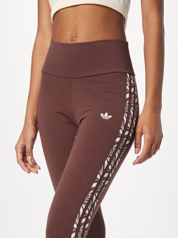 ADIDAS ORIGINALS - Skinny Leggings 'Abstract Animal Print' em castanho