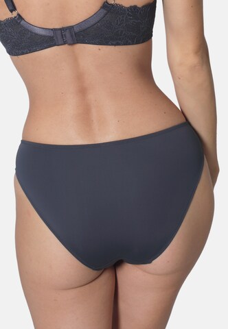 sassa Slip 'Beautiful Time' in Schwarz