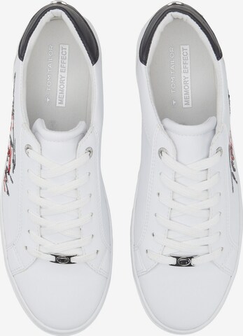 SUPREMO Sneakers in White