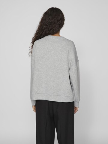 VILA Sweatshirt in Grey